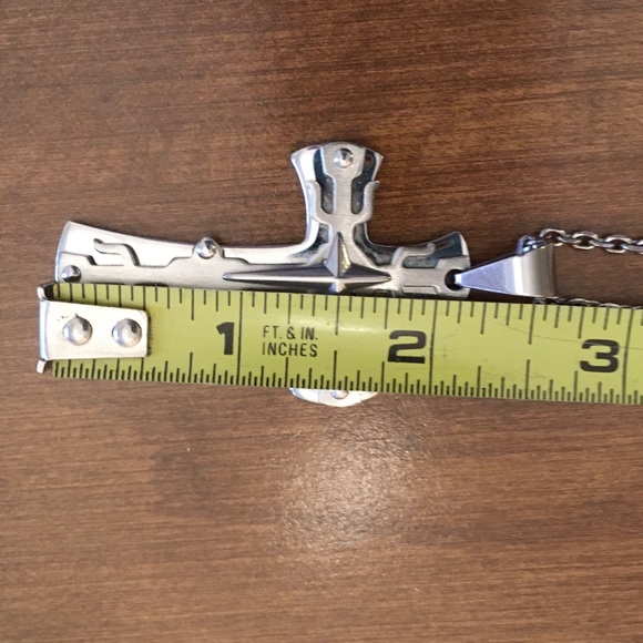 Men’s oversized stainless steel cross necklace - Picture 6 of 9